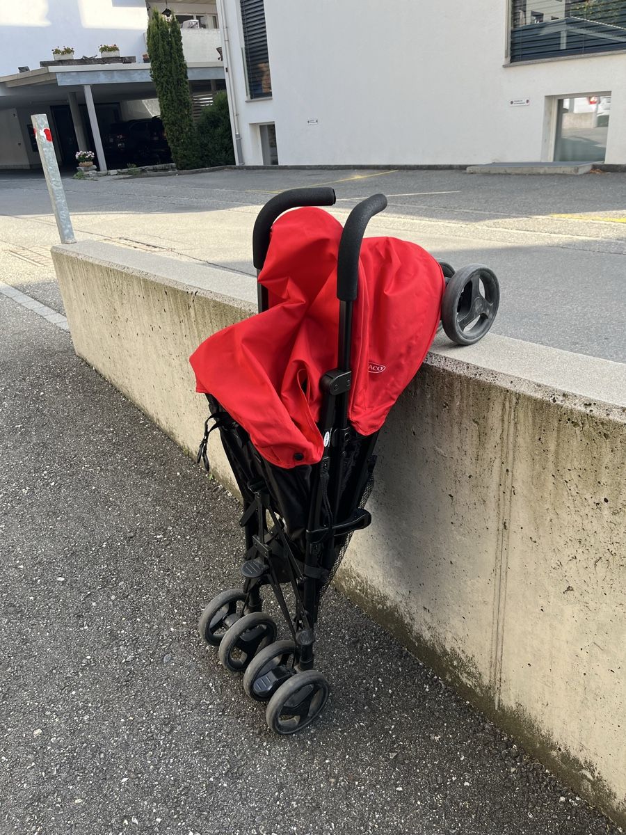 Kinderwagen: Kinderwagen Graco rot / schwarz – Gebraucht aus Untervaz von Aina21 4