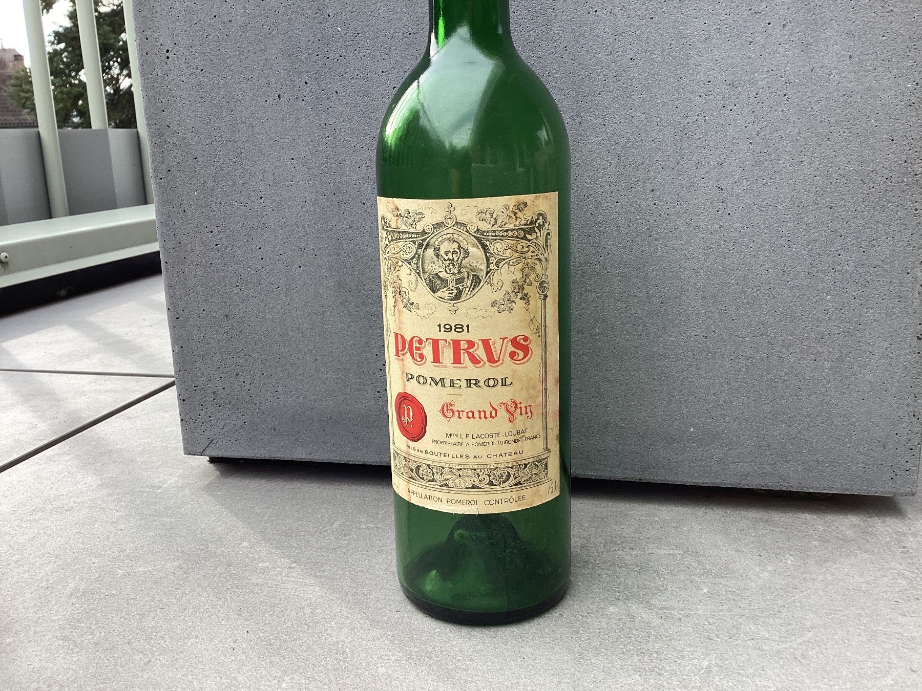 Château Pétrus Vino: Château Pétrus Weinflasche 1981 – Usato da Flawil venduto da Barschfreak 1