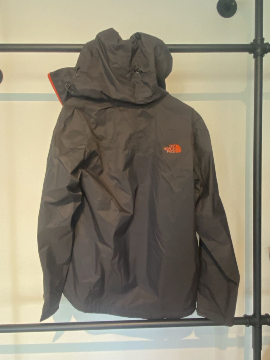 North Face Giacche: North Face Regenjacke – Usato da Basel venduto da celinefille 2