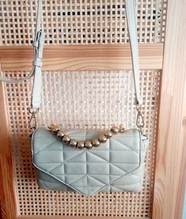 Sac à bandoulière matelassé beige, tendance Zara