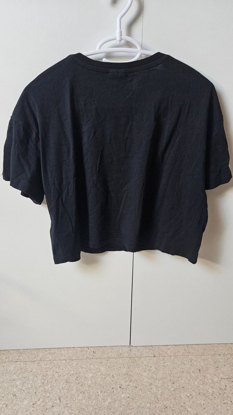 H&M T-Shirts: T-Shirt schwarz mit Streifen – Gebraucht aus Münchenbuchsee von Yothu 1