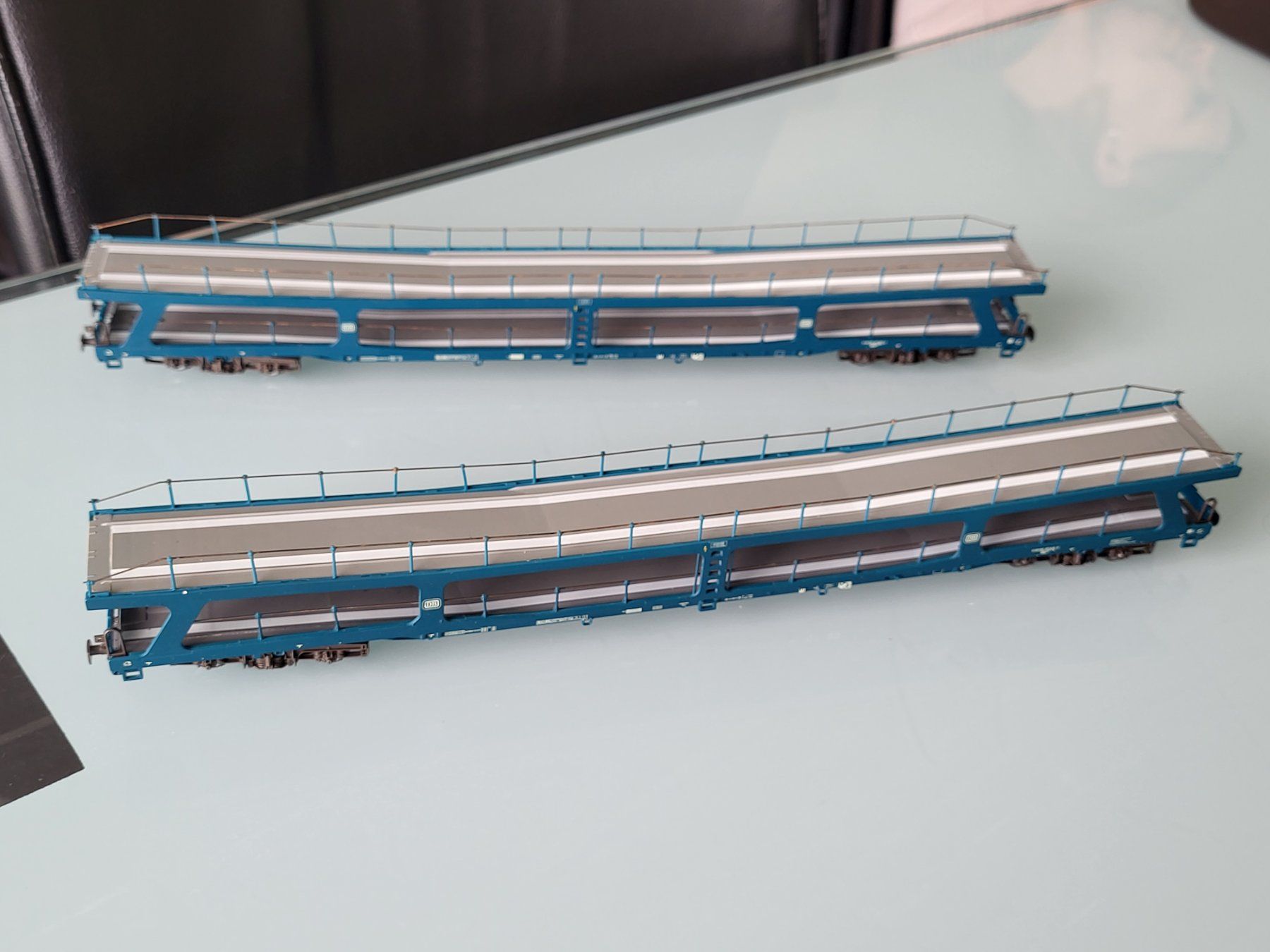 Roco Modellini di ferrovie: H0  ROCO  DB  2 Stk.  Autozugwagen blau – Usato da Oberburg venduto da sensetal