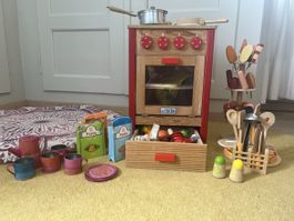 Gut erhaltene Kinderküche aus Holz