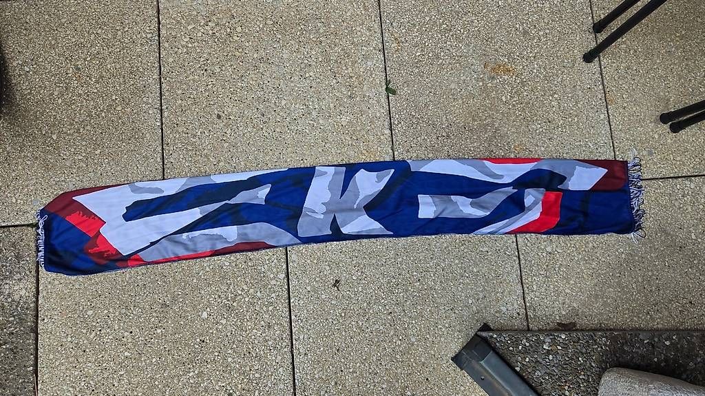 Foulard & Sciarpe: EHC Kloten Fan-Schal – Usato da Stadel venduto da Robinnadja 1