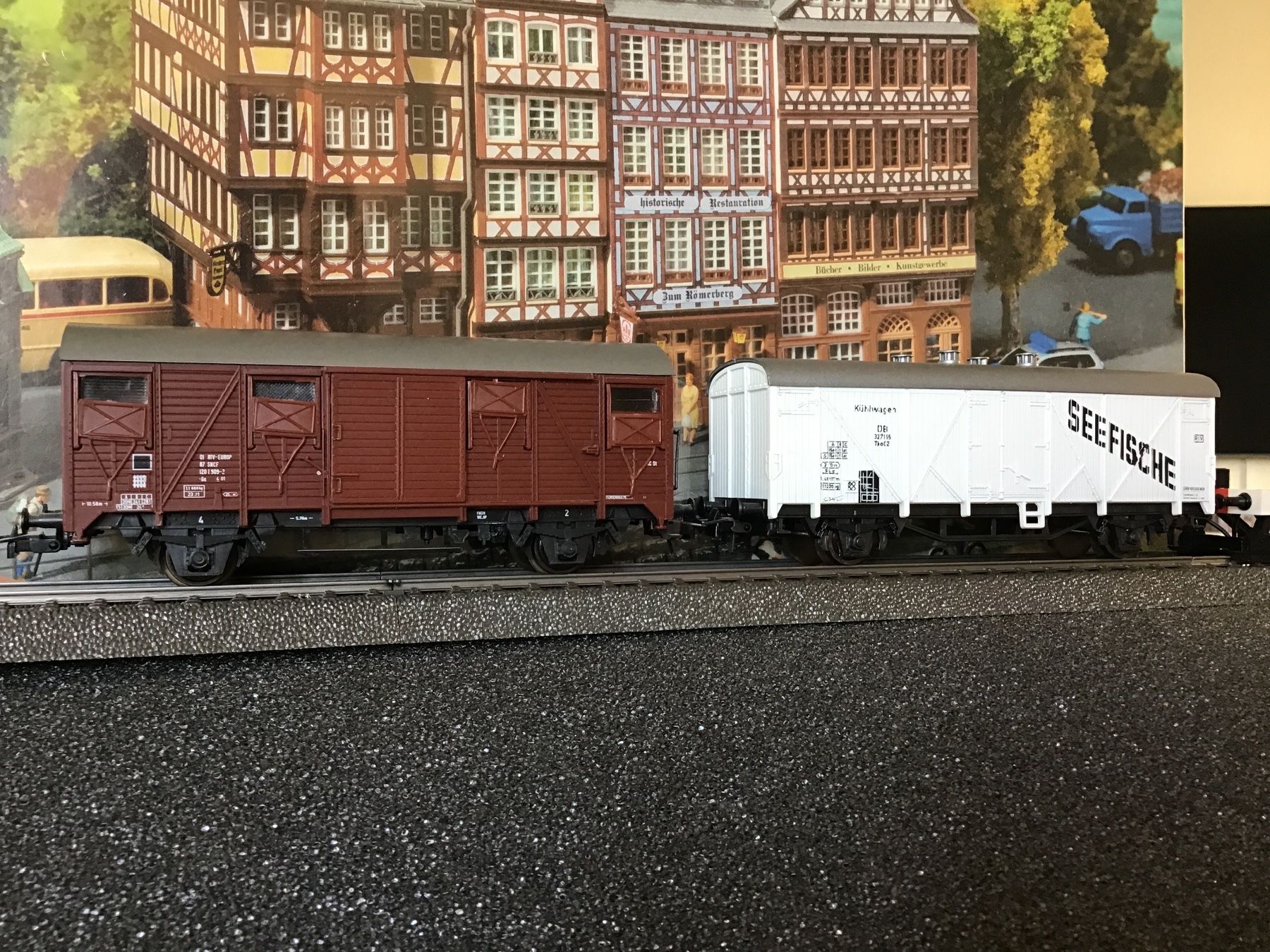 Roco Modellini di ferrovie: 2 Güterwagen ROCO H0 WECHSELSTROM – Usato da Männedorf venduto da Modelle-aller-Art