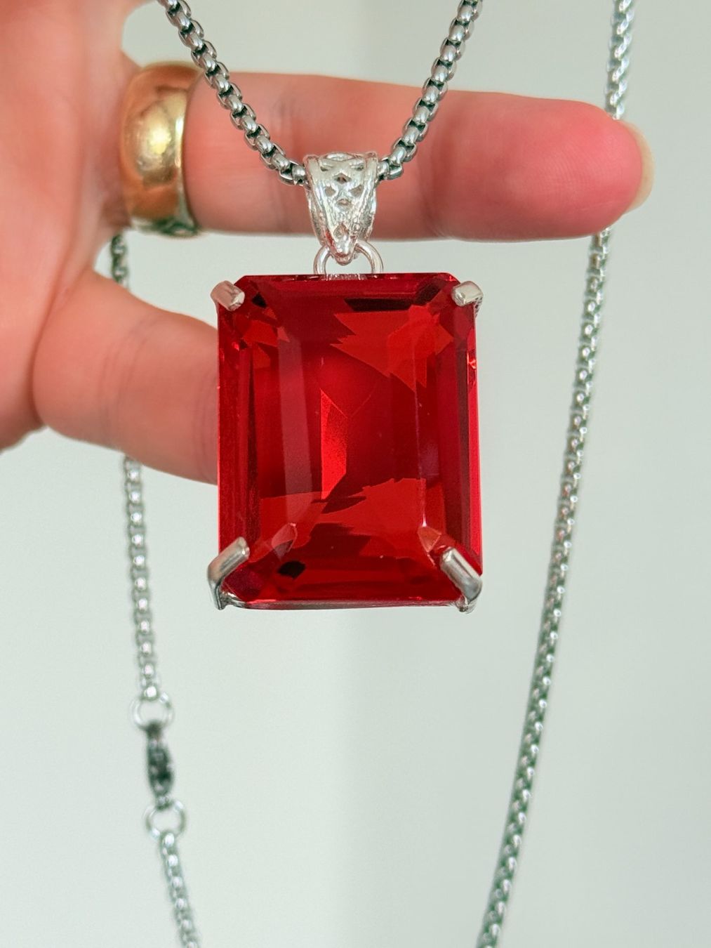 Colliers: 100 Ct Loose Gemstone Certified COLLIER – Neuf avec emballage d'origine à Genève par AWWA