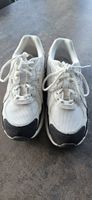 Baskets Asics blanc et gris pointure 40