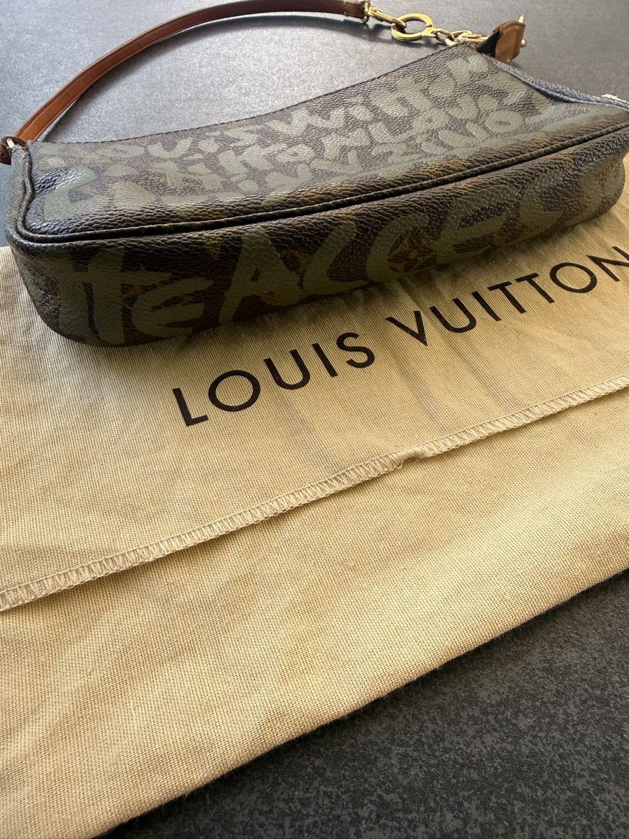 Louis Vuitton Taschen für Damen: Pochette Louis Vuitton & Stephen Sprouse Graffiti – Gebraucht aus La Tour-de-Peilz von nic_wqf2 9