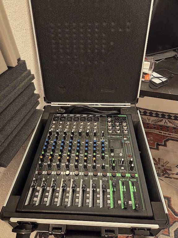 Mackie Console di mixaggio: Mackie ProFX12v3+ et Flight Case – Usato da Echallens venduto da hjaton 2