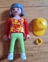 Playmobil Grosi mit Mütze und Armreif