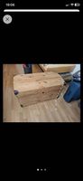 Alte Holztruhe, Holz, guter Zustand