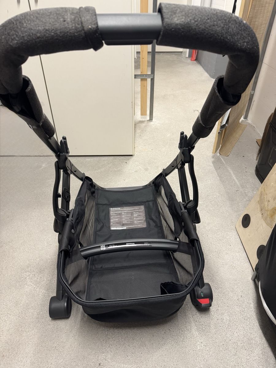 UPPAbaby Kinderwagen: UPPAbaby Vista2, schwarzer Rahmen – Neu (gemäss Beschreibung) aus Brunnen von and_q99q 2