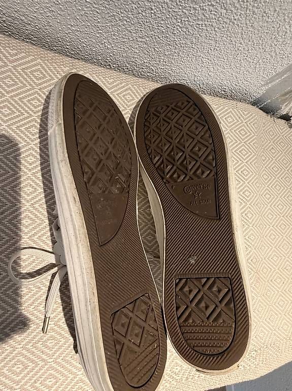 Converse Chaussures hommes: Converse All Star Scallop Gr. 43  CHF 35. VB – D'occasion à Wallisellen par bid_sbr9 2