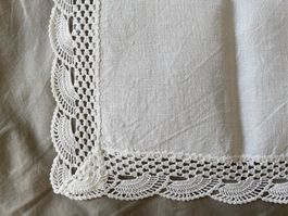 Tischläufer / Tischdecke mit Spitze weiss