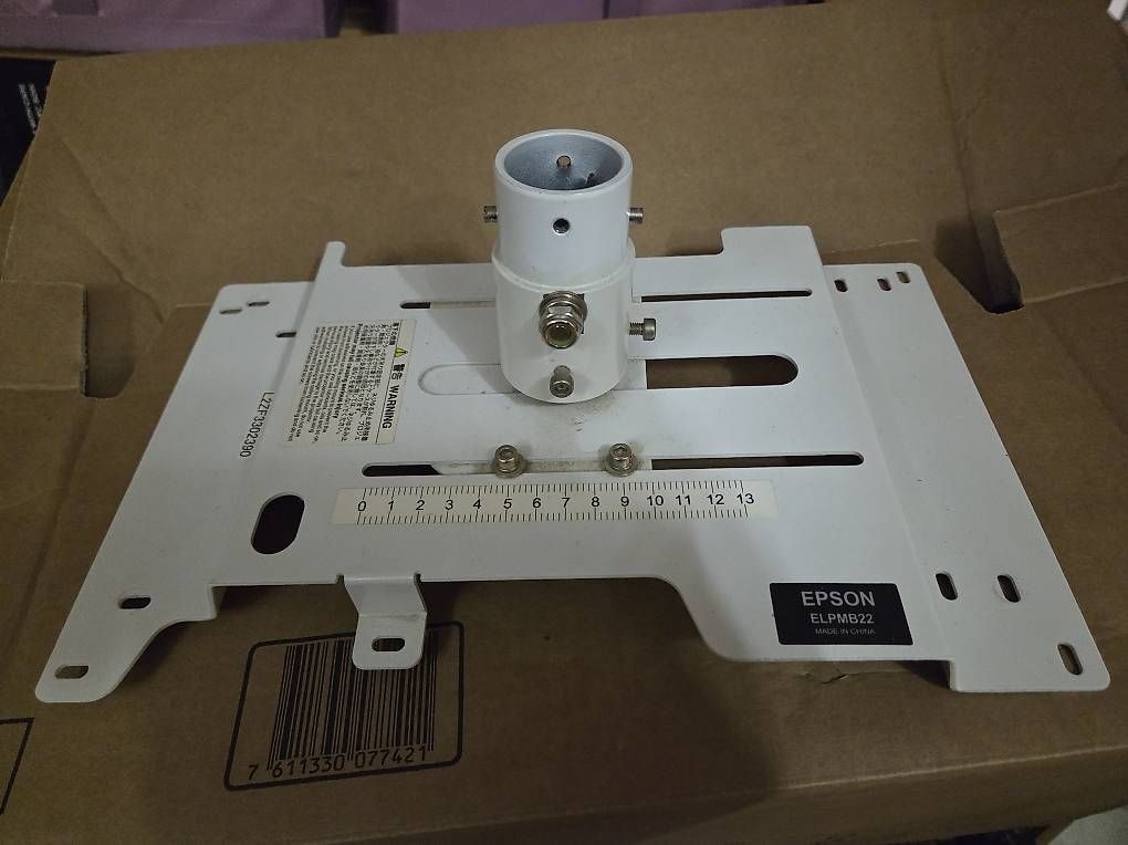 Epson Proiettori: 3D Wifi Beamer Epson EH-TW6100W – Usato da Zürich venduto da Bubbles26322 1