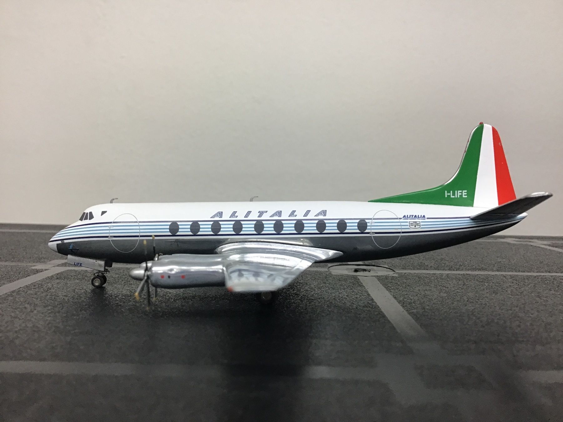 Herpa Modellbausätze & Standmodelle: VICKERS VISCOUNT 700 1:200 – Neu (gemäss Beschreibung) aus Männedorf von Spezial-Modelle 1