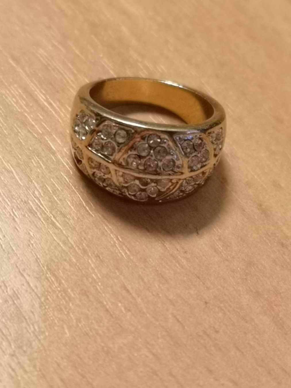 Bagues: Wunderschöner vergoldeter Ring mit eingelegten Steinen. – D'occasion à Bern par Yunkom 1