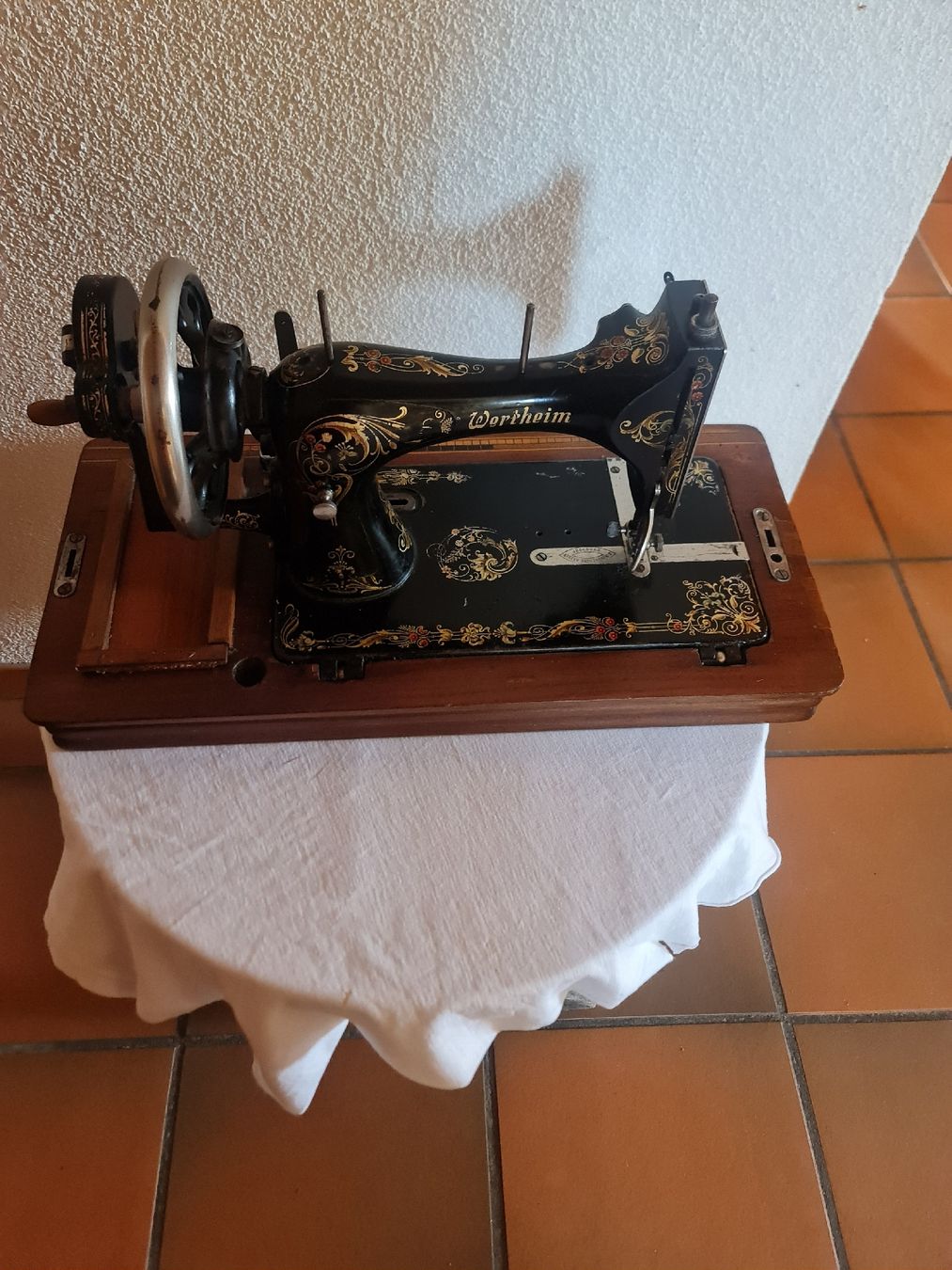 Macchine da cucire: Antik Nähemaschine Wertheim – Usato da triengen venduto da fad_g29d 5