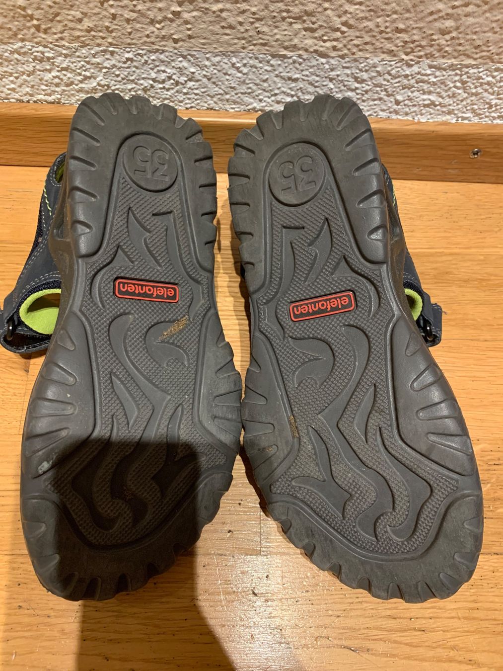 Elefanten Schuhe für Jungen: Sandalen Elefant Kinder Gr. 35 – Gebraucht aus Bülach von engeli92 1