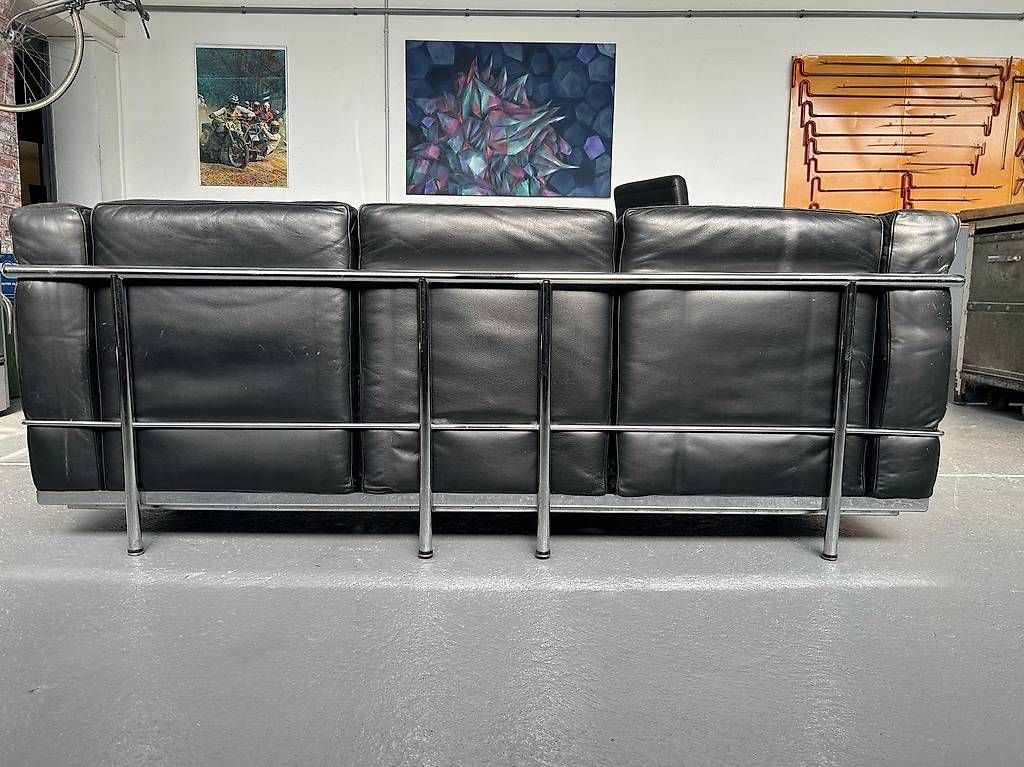 Divani: Replica Divano Cassina Le Corbusier LC2 3 posti – Usato da Melano venduto da ambrotula 1