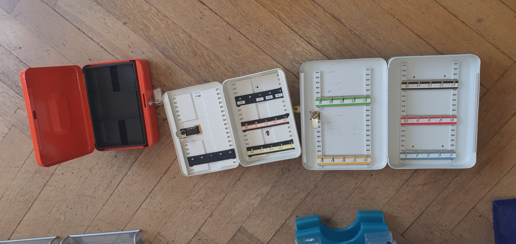 Registratore di cassa: Schlüsselkassetten & Geldkassette Set – Usato da Zürich venduto da inf_nd8d