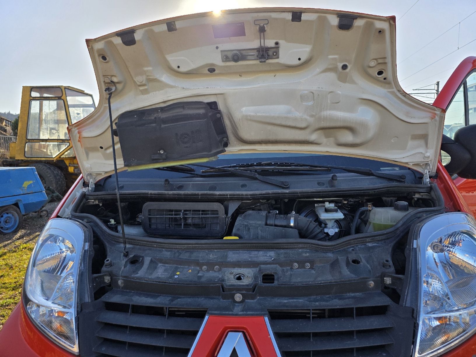 Veicoli commerciali: Renault Trafic 2.0L Diesel – Usato da Dulliken venduto da Sam_Baumaschine 5
