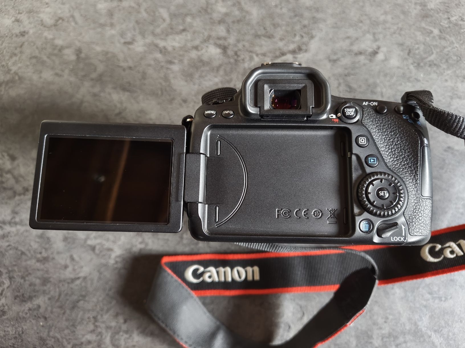 Canon Fotocamera: Canon EOS 80D Kit with lens, flash and tripod – Usato da Kilchberg ZH venduto da henser 4