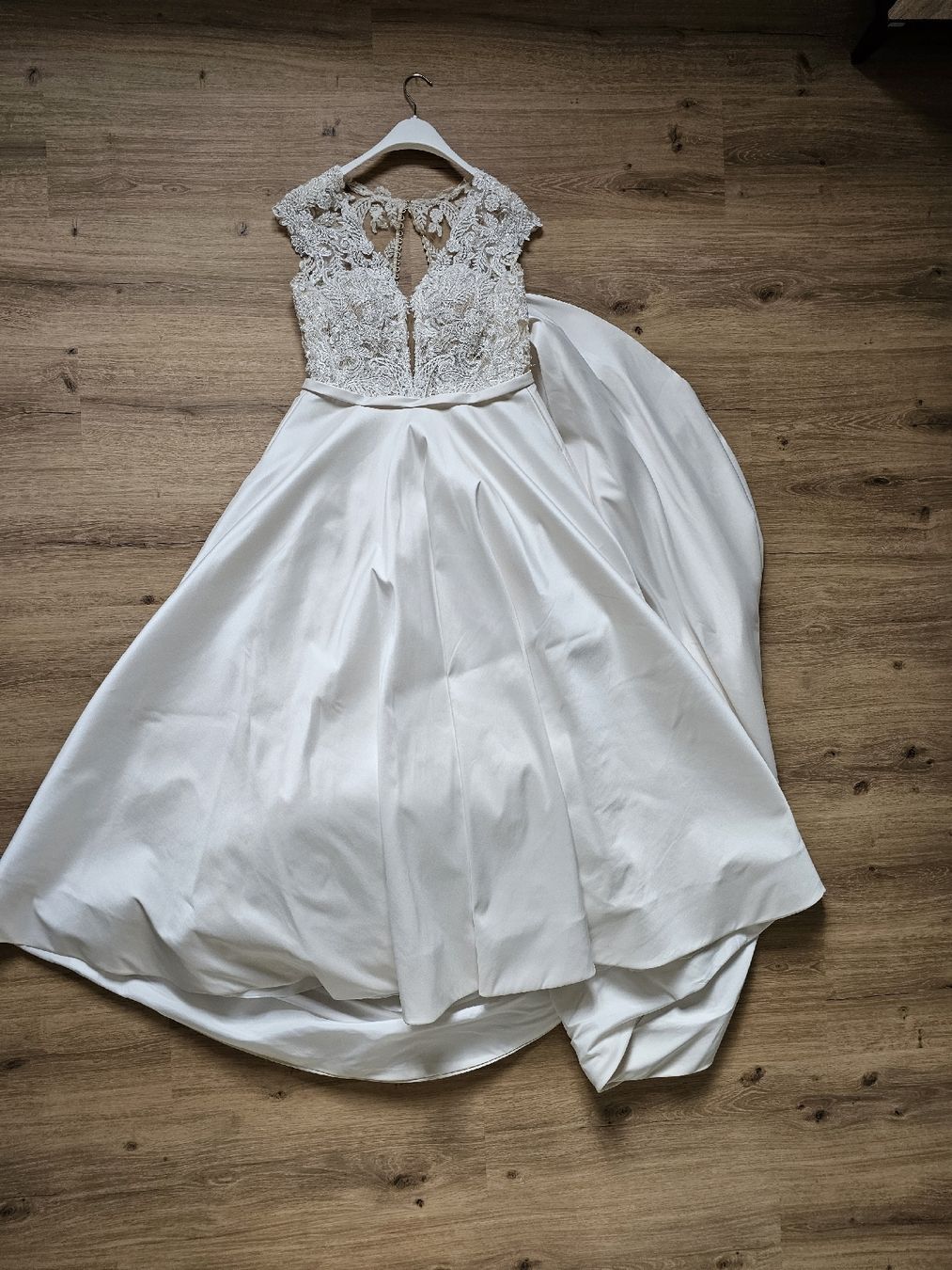 Vestiti: Wunderschönes Brautkleid, Grösse 42, Einmal getragen! – Usato da Engwang venduto da gan_r7c7 3