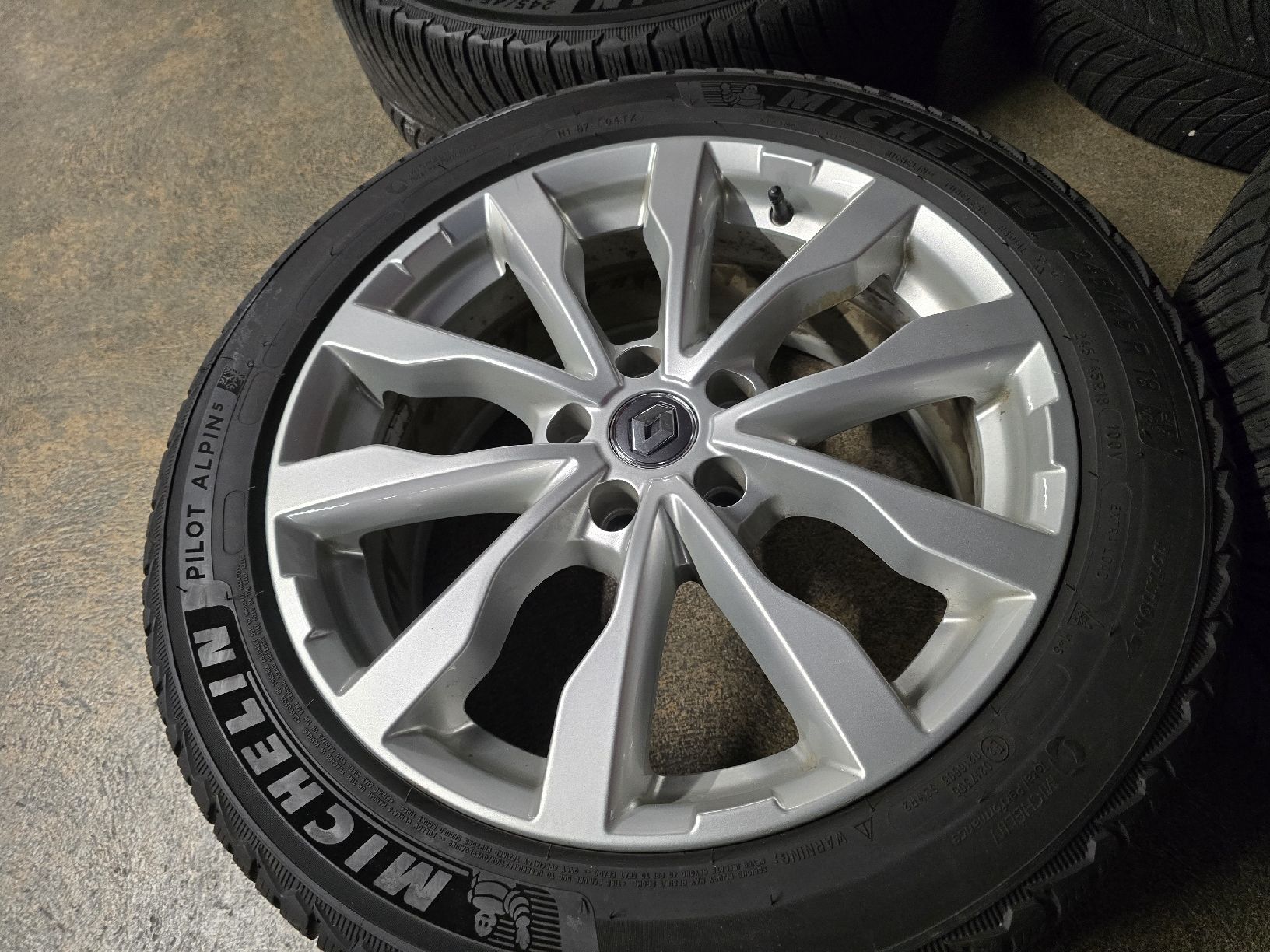 Pneus & Kompletträder: Winterräder Renault 18 zoll 5x114.3 – Gebraucht aus Buchs AG von adz_wf9f 4