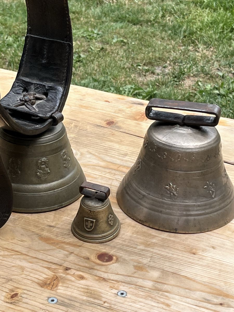 Cloches & sonnailles: Drei Glocken mit harrisen – Défectueux à Wasen im Emmental par weh_qg2d