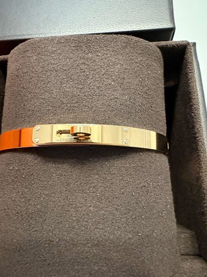 Hermès Bracciali & Braccialetti: Hermes kelly armreif neu – Nuovo e nell'imballaggio originale da Kilchberg ZH venduto da cruella 1