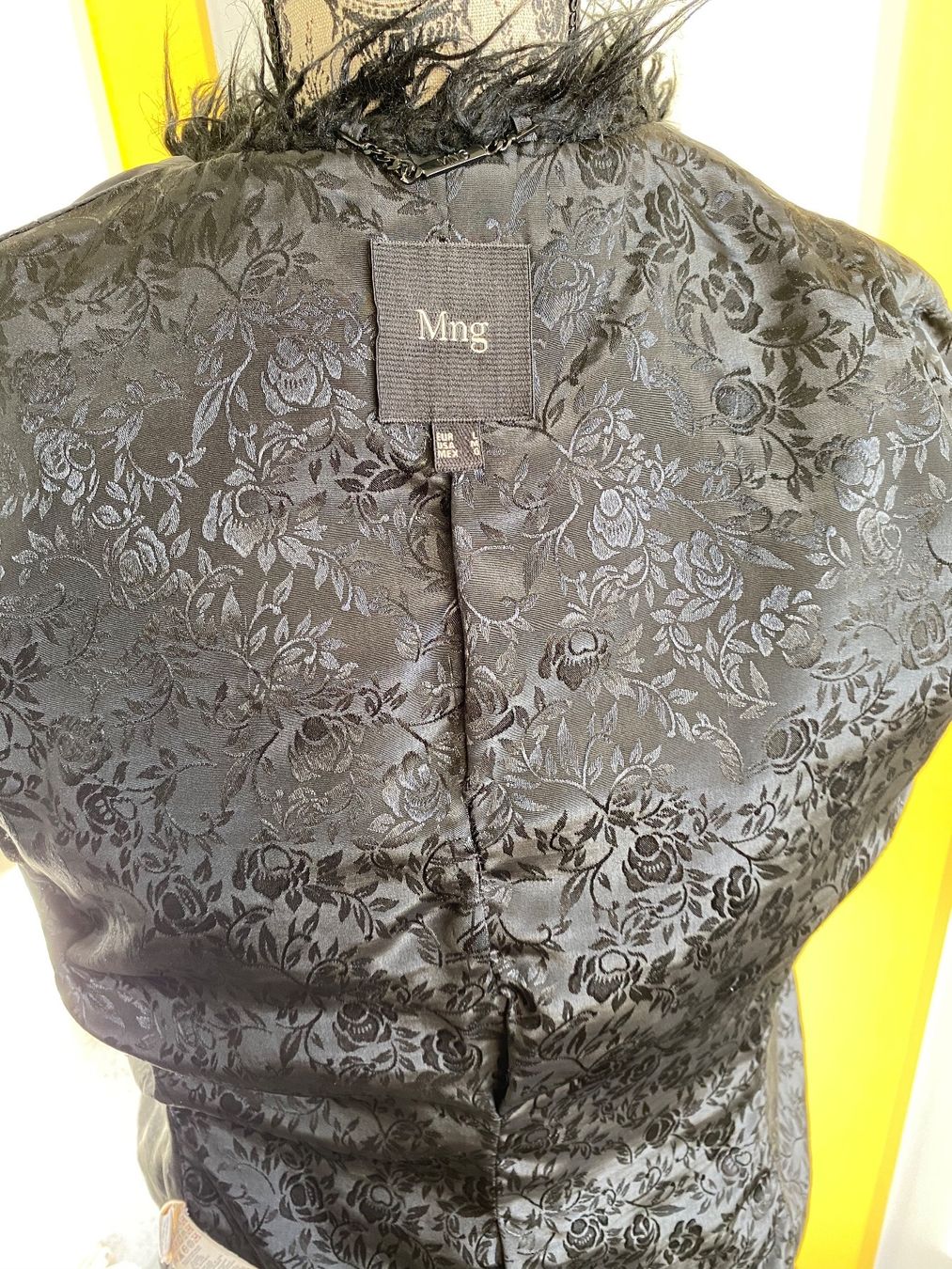 Mango Jacken: Mango Jacke schwarz mit Kunstfell Gr. 36-38 – Gebraucht aus Dielsdorf von ncgarasi 3