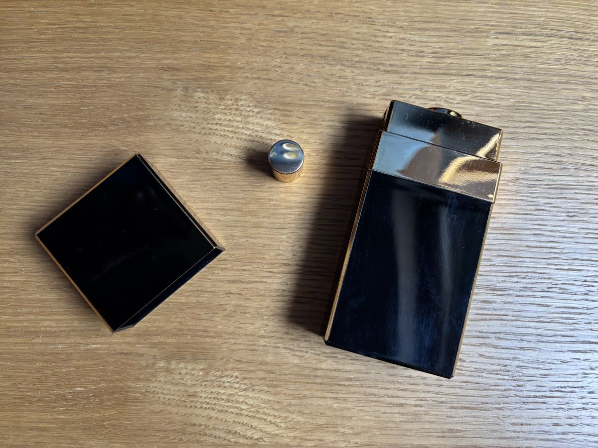 Chanel Coques & Protection écran: Coque-boîtier rechargeable parfum Coco Chanel – D'occasion à Founex par ari_2gt7 1