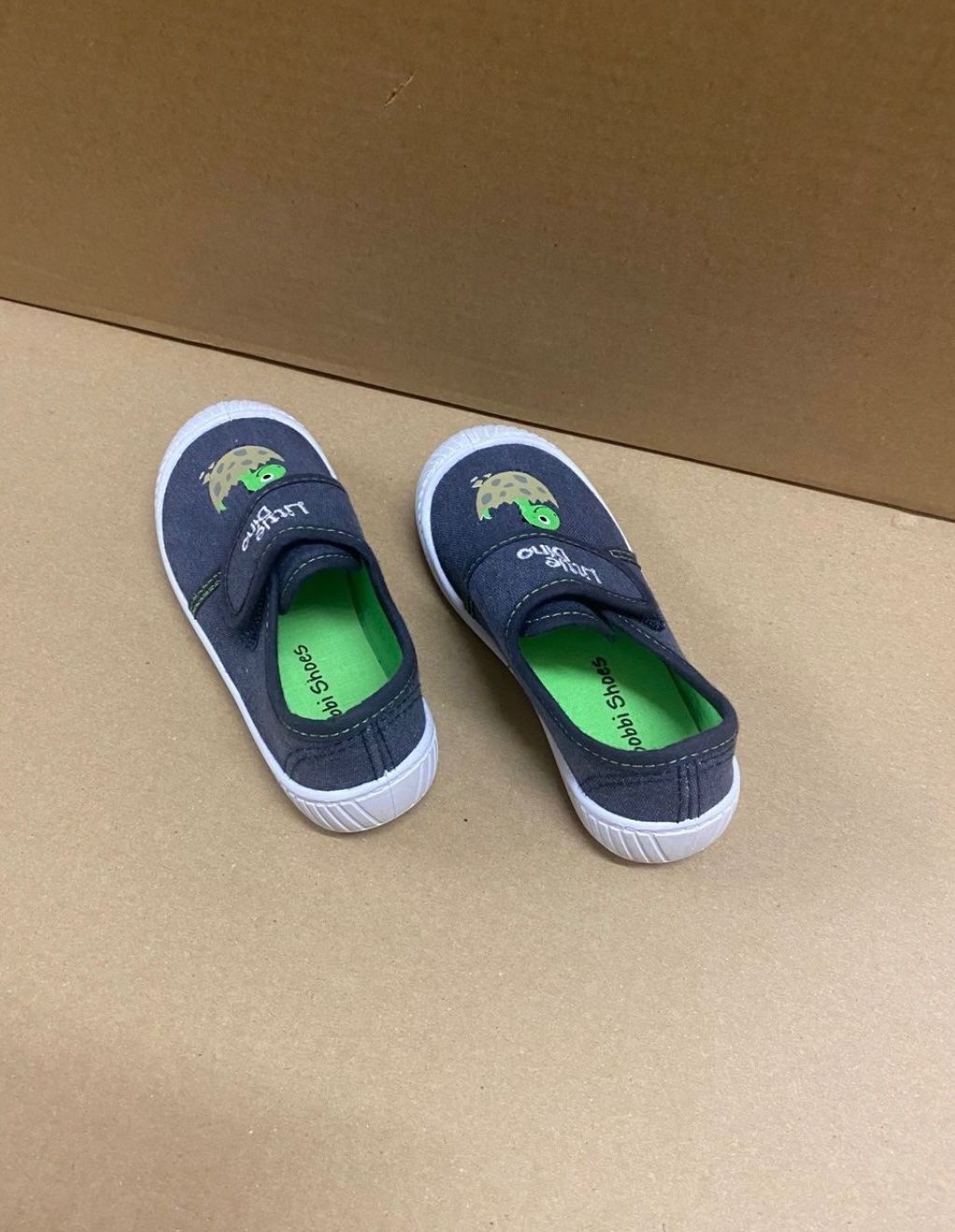 Scarpe per ragazzi: Kinder Hausschuhe Grösse 25 – Usato da Zürich venduto da zd_1965 2
