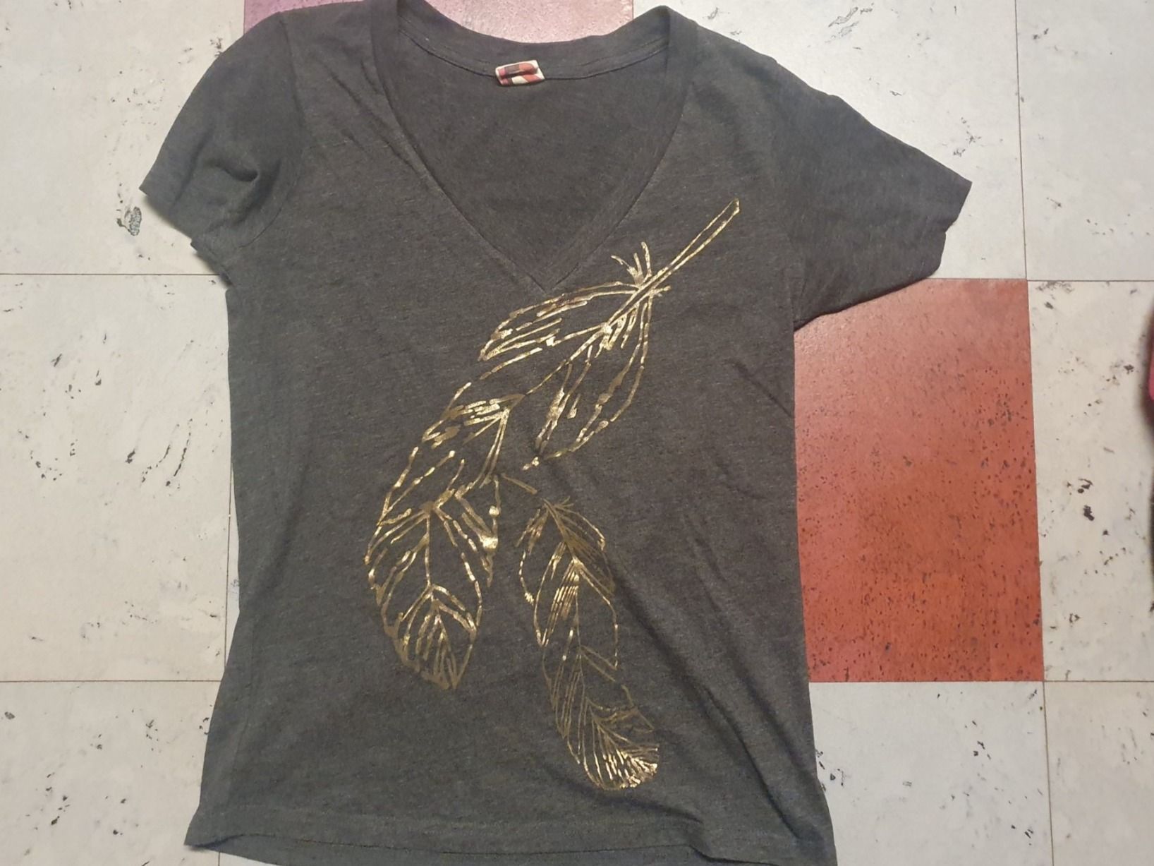 T-shirt: T-Shirt – Usato da Moosseedorf venduto da Sonnenschein.. 1