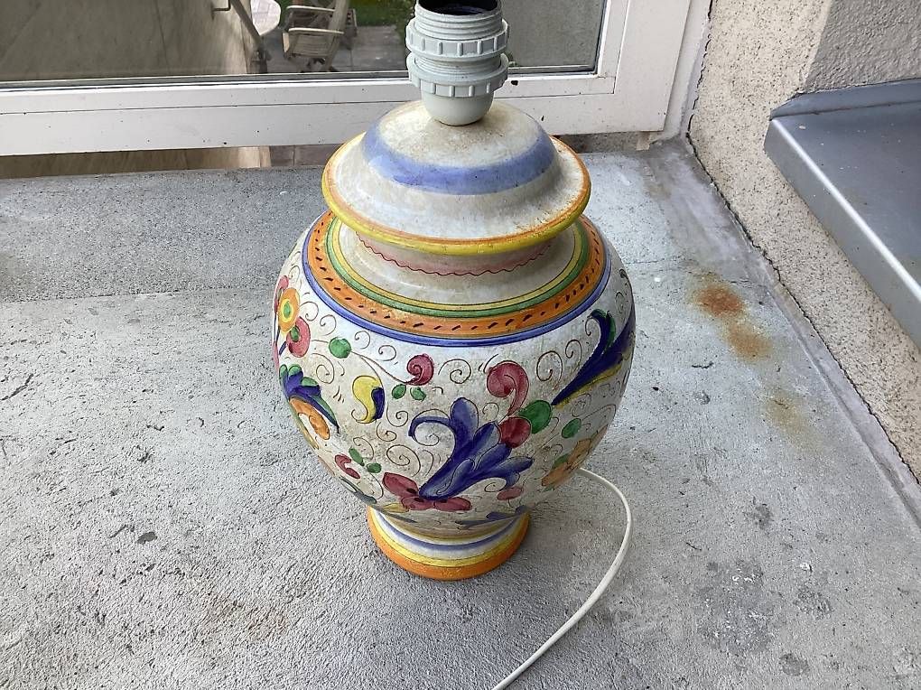 Lampes: Pied de lampe en faience – D'occasion à Vernier par cas_d8yw 2