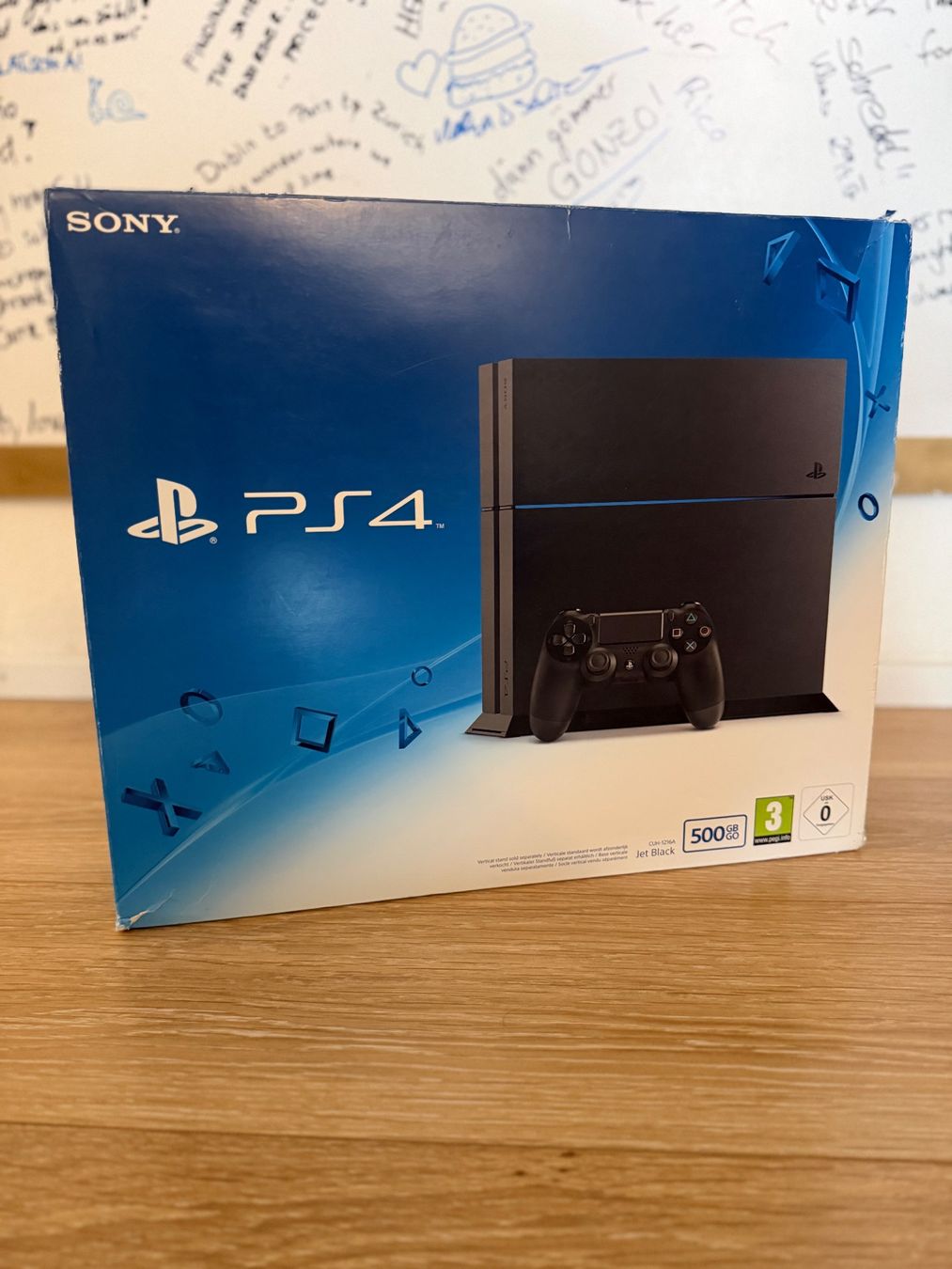 Sony Console: PS4, 2 Controller & 4 Games - Fast ungebraucht – Usato da Zürich venduto da Manosh_Zurich