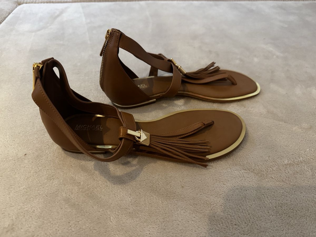 Michael Kors Chaussures femmes: Michael Kors Sandalen Grösse 7.5 – D'occasion à Madetswil par slougan88 7