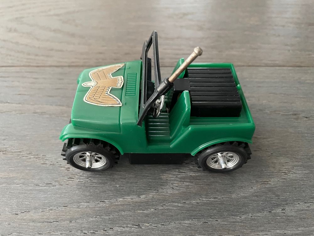 Vintage Stehauf-Jeep batteriebetrieben 2
