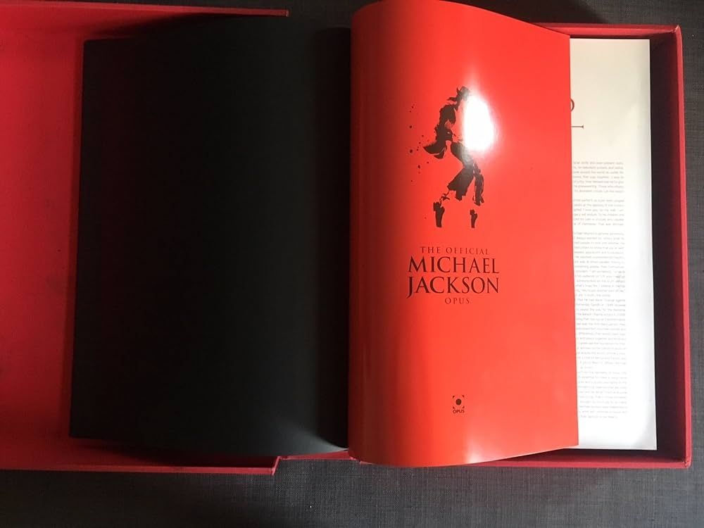 Libri: Michael Jackson Opus The Official Book Rare – Usato da Watt venduto da Tomaf 3