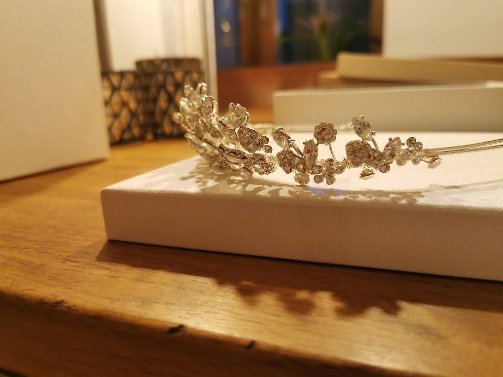 Haarschmuck: Diadem – Gebraucht aus Basel von C_Mathys 1