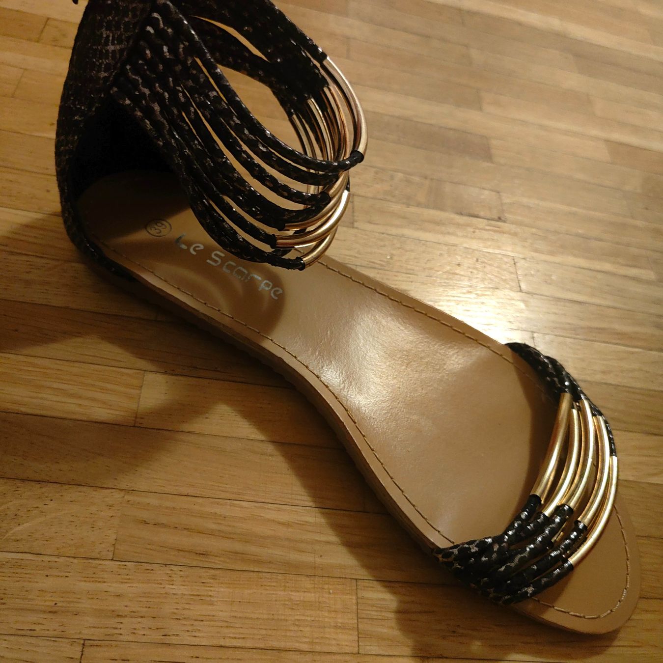 Scarpe da donna: Sandales plates LE SCARPE – Nuovo (secondo la descrizione) da Biel/Bienne venduto da notfun 1