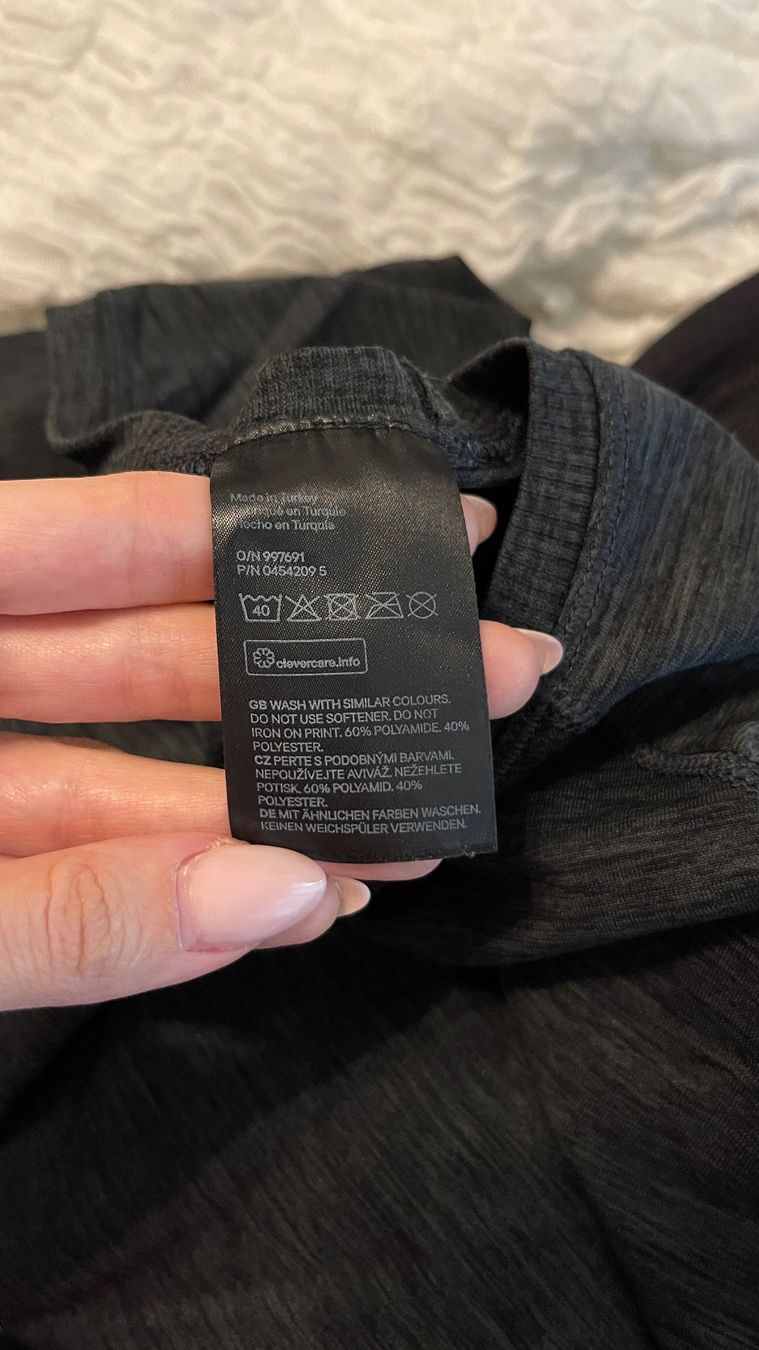 H&M Tops: Sportshirt H&M langarm – Neu (gemäss Beschreibung) aus Lausen von sim_hgp6 3