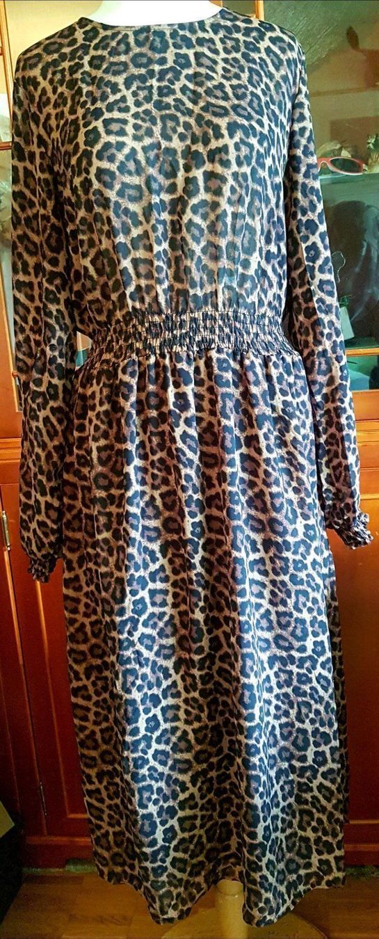 H&M Vestiti: Wadenlanges langärmliges Leo-Kleid – Nuovo (secondo la descrizione) da Oberengstringen venduto da Sheera7