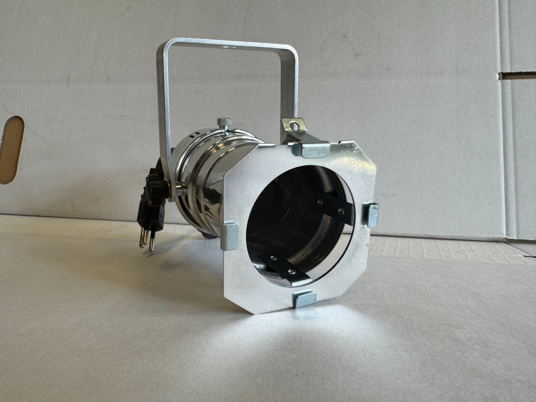 Lampade: 4 er Set Varytec Par 20 Spot Scheinwerfer poliert silber – Nuovo e nell'imballaggio originale da Däniken SO venduto da Profog1 1