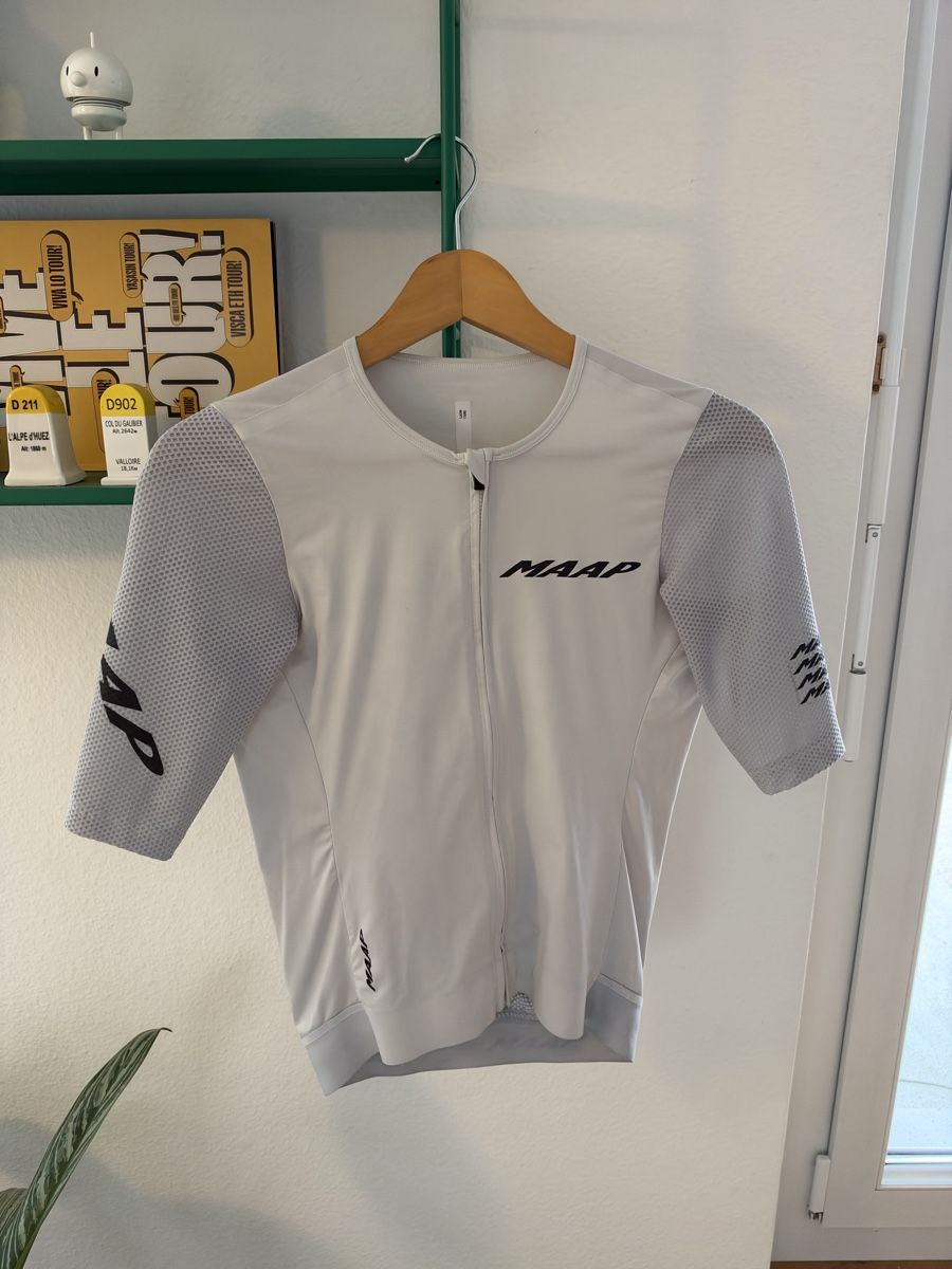 Leibchen & Hosen: Maap white jersey men – Gebraucht aus Uster von rus_cgn6