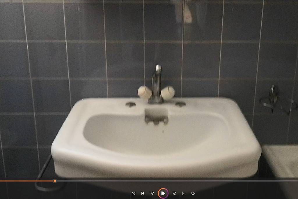 Rubinetteria: Lavabo + divers robinets à donner  – Usato da Senarclens venduto da P.almeida