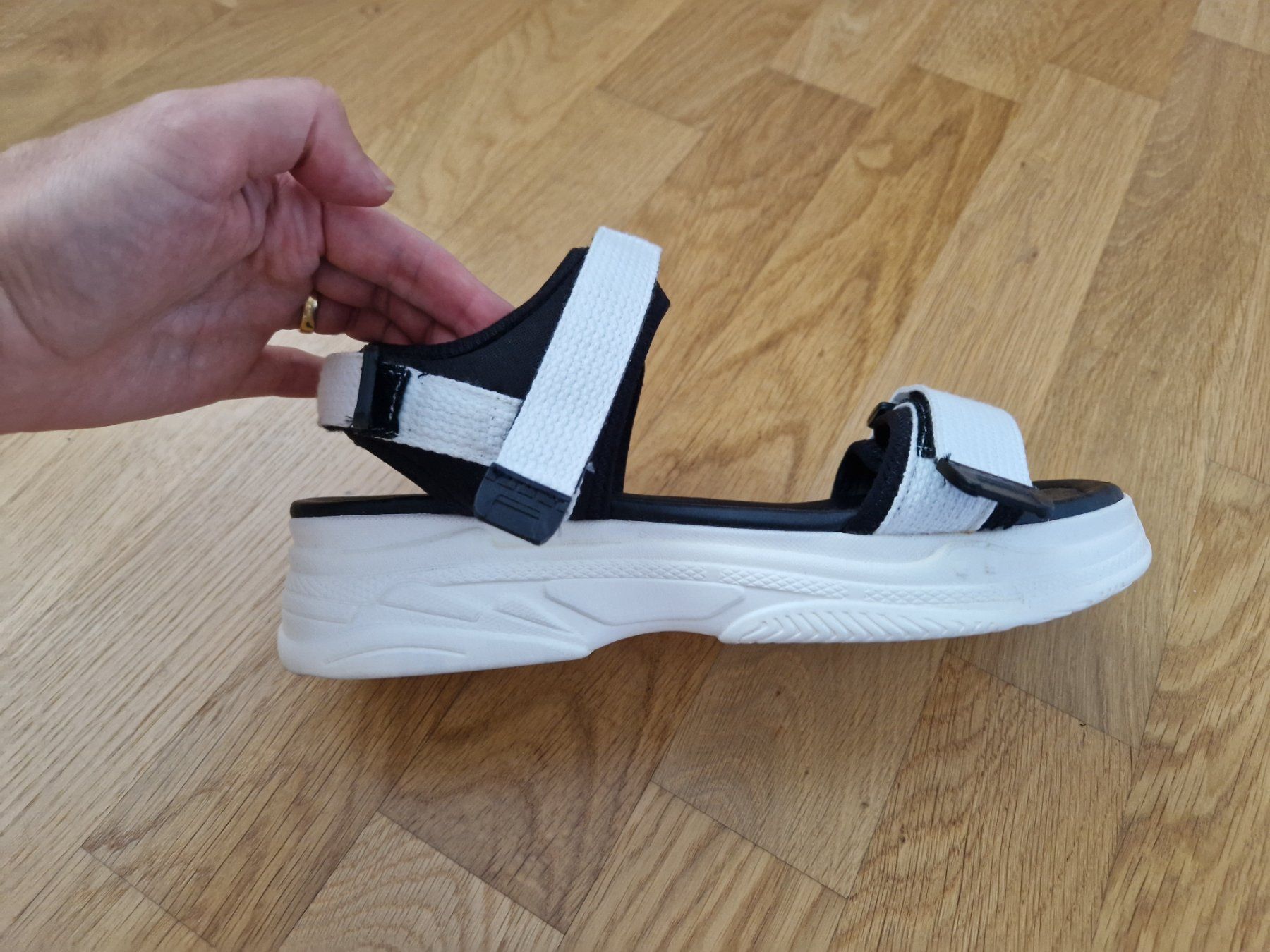 Scarpe da donna: Neue Sandalen Gr. 40/ Damenschuhe/ Sommerschuhe – Nuovo (secondo la descrizione) da Dübendorf venduto da GrueneGurke