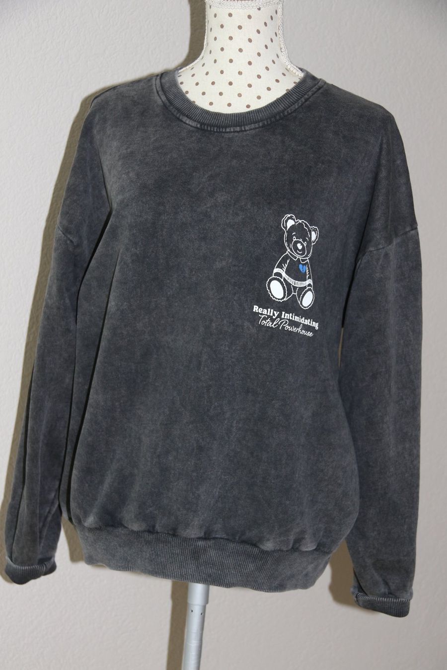 Pull&Bear Maglioni & Felpe: Sehr lässiges Sweatshirt von PULL& BEAR eher Gr.M NEU – Nuovo (secondo la descrizione) da Oberwil-Lieli venduto da Svetlana28 1