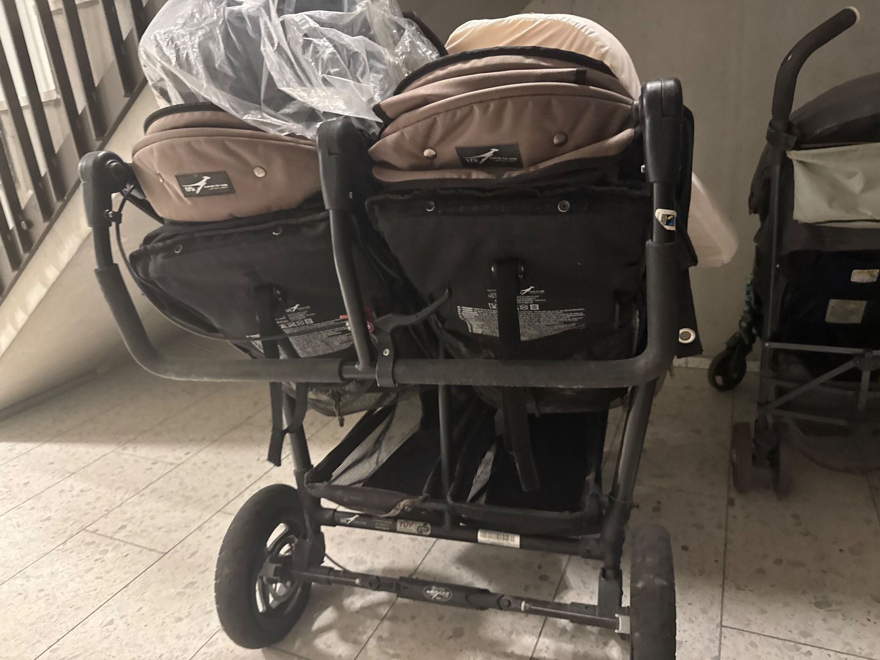 TFK Poussette: Doppelkinderwagen mit Sitz und babyschale – D'occasion à Zürich par eli_k6gz 1